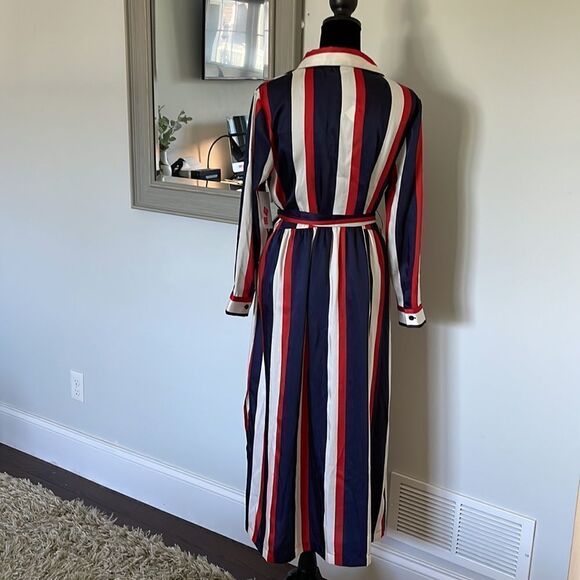 Newtimes Development Ltd. Shirt Style Dress w/belt. Midi. Size Small/Medium - Picture 6 of 11